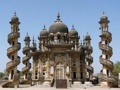 Mausoleum of Bahauddin Macbra (